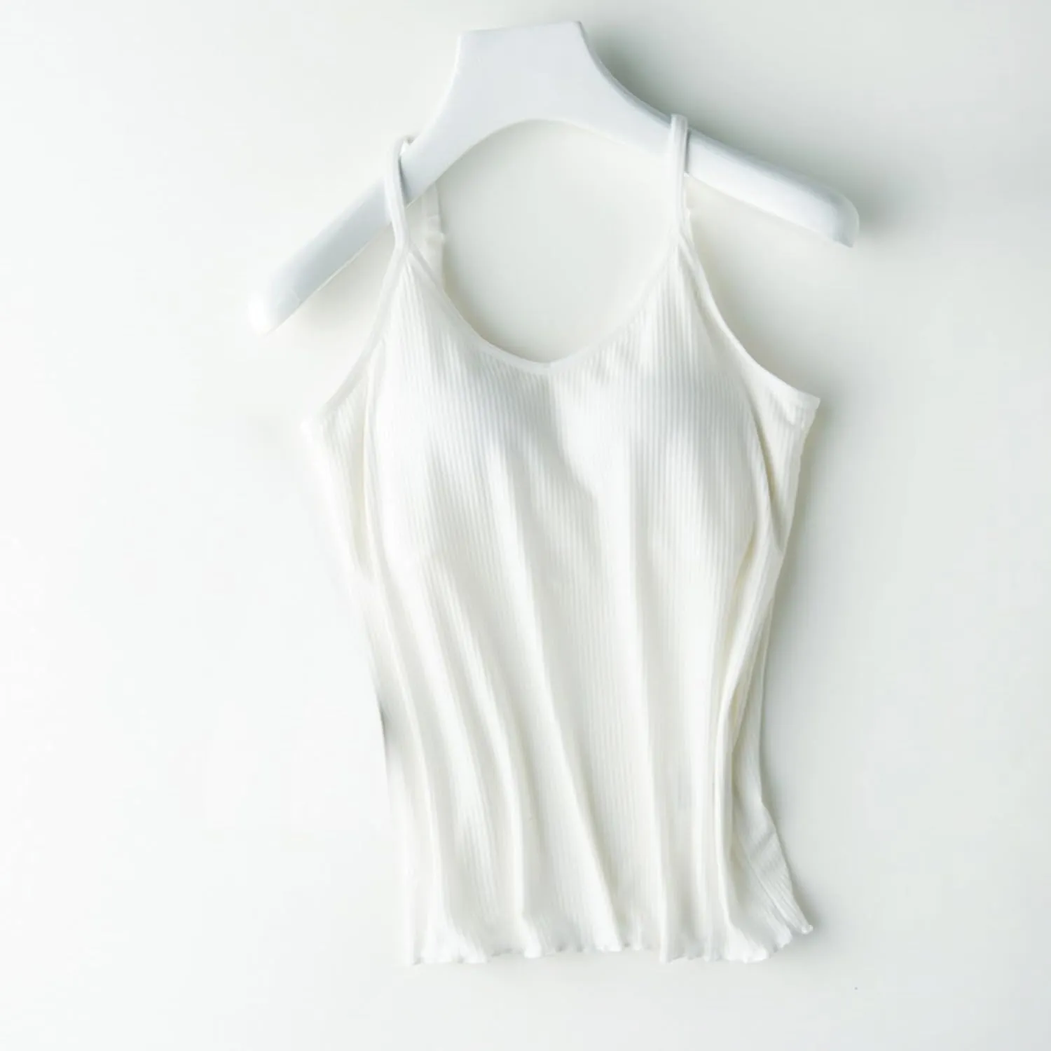 Built in Bra Tank Tops for Women Adjustable Spaghetti Strap Camisole Basic Cami Vest Summer 2025 Casual Undershirts