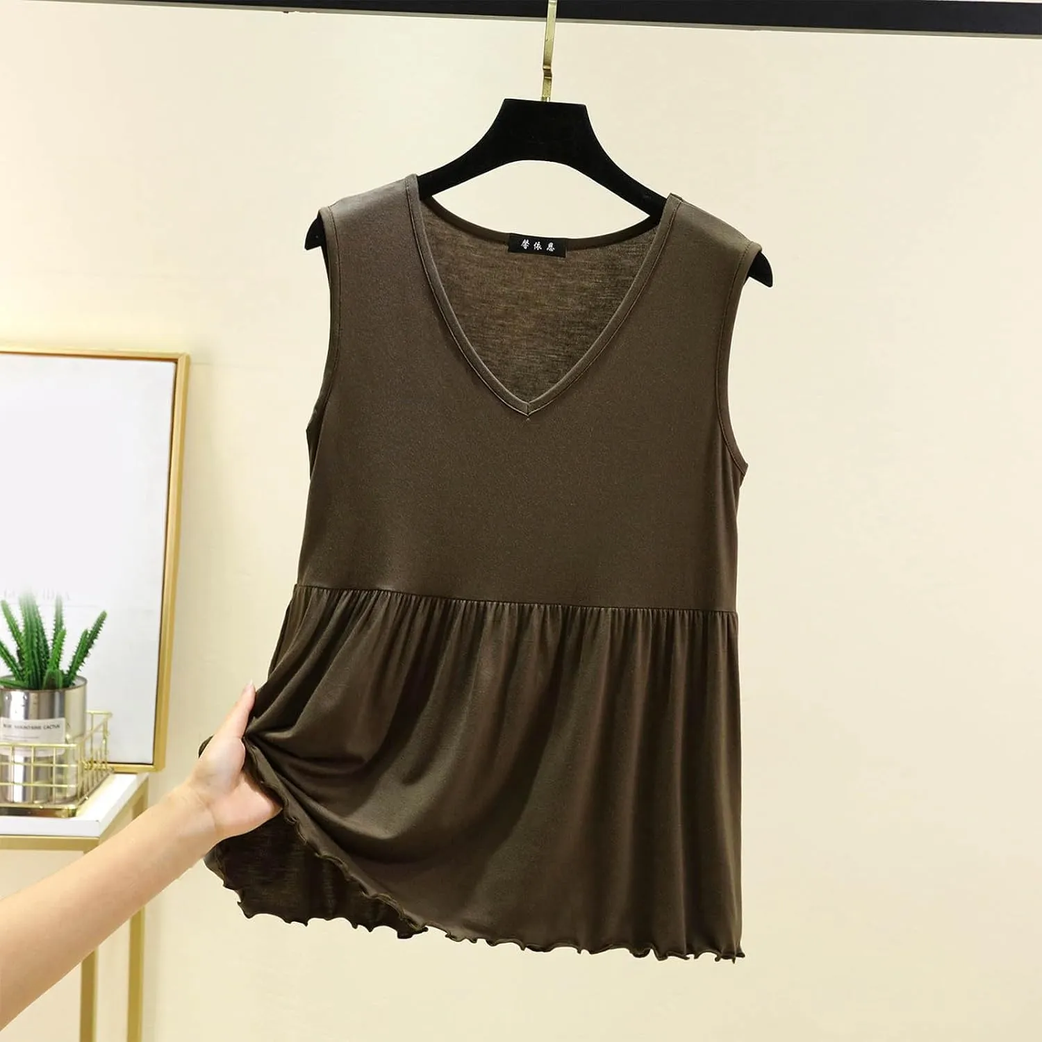 Oplxuo Women Sleeveless Tank Top V-Neck Ruffle Hem Camisole Casual Loose Layering Cami Undershirt for Yoga