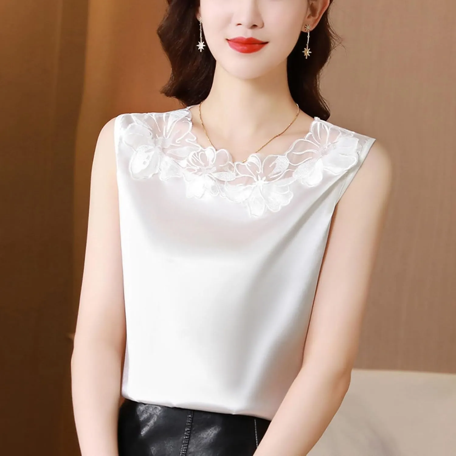 V Neck Net Yarn Short Sleeved T Shirt Women's New Summer Fashion Lace Undershirt Design Feeling Satin With A Coat